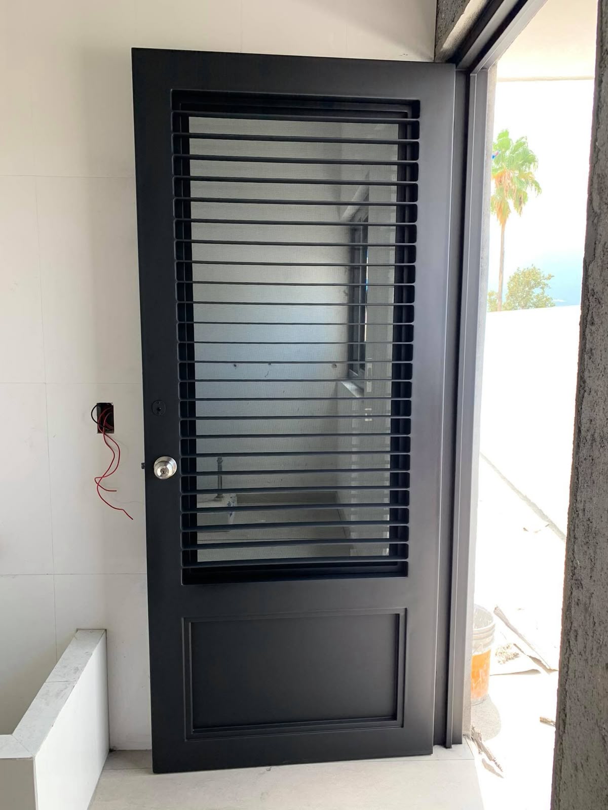 Puerta metálica industrial - modelo 1